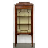 A MAHOGANY AND LINE INLAID CHINA CABINET, 60CM W, EARLY 20TH C