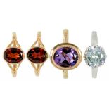 A 9CT YELLOW GOLD GEM SET RING, SIZE P, TWO 14CT YELLOW GOLD GEM SET RINGS, SIZE L ½ AND A 9CT WHITE