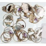 A QUANTITY OF GEM SET SILVER RINGS, 74G