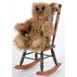 A STEIFF TEDDY BEAR AND A PAINTED WOOD ROCKING CHAIR, 46CM H