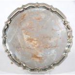 AN EDWARD VII SILVER SALVER ON FOUR HOOF FEET, 26CM D, CHESTER 1908, 16OZS