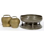 AN ARTS AND CRAFTS PEWTER FRUIT BOWL, 22CM D, MARKED ENGLISH PEWTER BLB, C1910 AND TWO BRASS COW