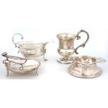 A GEORGE III SILVER CREAM OR SAUCE BOAT WITH FLYING SCROLL HANDLE, ON THREE HOOF FEET, 7.5CM H, BY R