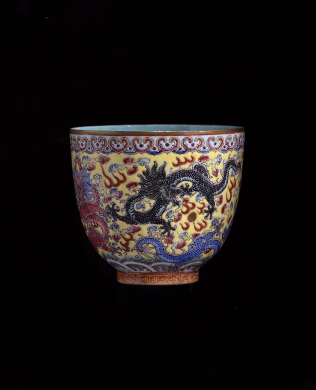 A CHINESE YELLOW GROUND FAMILLE ROSE DRAGON CUP, QIANLONG MARK EARLY 20TH C of eggshell porcelain