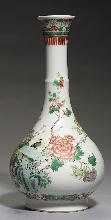 A CHINESE FAMILLE VERTE BOTTLE SHAPED VASE, KANGXI MARK, 19TH/20TH C 29cm h++Pinhead sized glaze