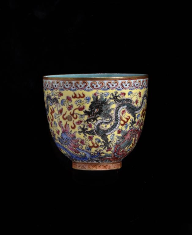 A CHINESE YELLOW GROUND FAMILLE ROSE DRAGON CUP, QIANLONG MARK EARLY 20TH C of eggshell porcelain - Image 3 of 5