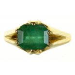 AN EMERALD SOLITAIRE GOLD RING, STAMPED 18CT, 6.3G, SIZE Q ++GOOD CONDITION