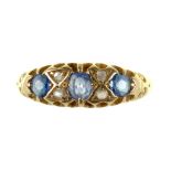 AN EARLY 20THC SAPPHIRE & DIAMOND GOLD RING, UNMARKED, 3.2G, SIZE P ++GOOD CONDITION
