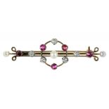 A PEARL, RUBY & DIAMOND GOLD BAR BROOCH, CIRCA 1900, UNMARKED, 3.6G ++GOOD CONDITION