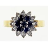 A SAPPHIRE & DIAMOND CLUSTER 18CT GOLD RING, 6.8G, SIZE M ++GOOD CONDITION