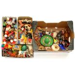 MISCELLANEOUS CARVED AND PAINTED WOOD MINIATURE ORNAMENTAL FIGURES, ANIMALS AND OTHER ITEMS