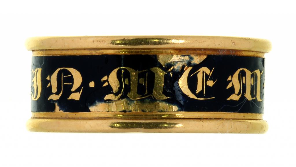 A GEORGE III GOLD AND ENAMEL MOURNING RING, INSCRIBED 'IN MEMORY OF', ENGRAVED MARY WILLIAMS OBT