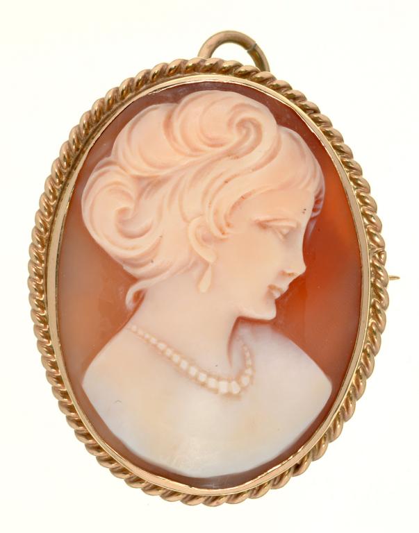 A SHELL CAMEO BROOCH IN GOLD, UNMARKED, 10G