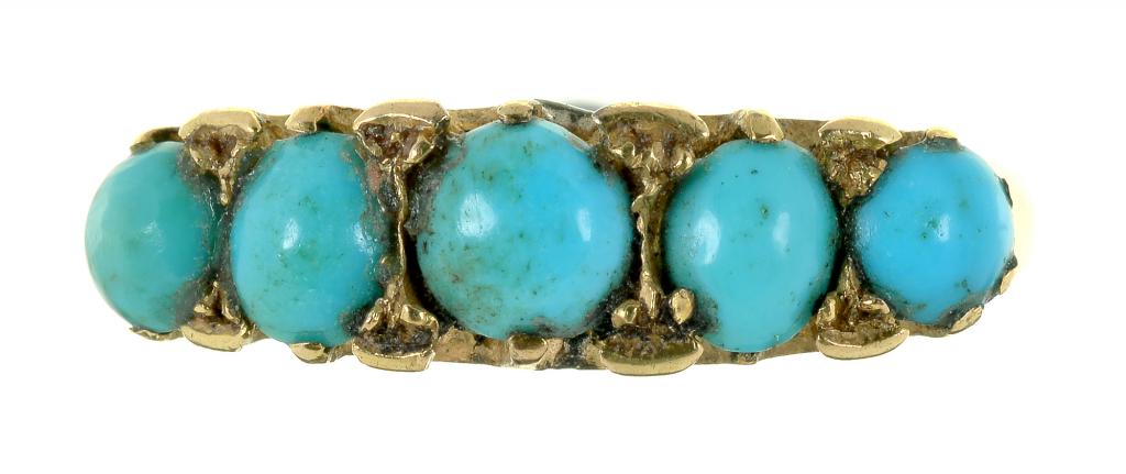 A VICTORIAN FIVE STONE TURQUOISE RING IN GOLD, MARKED 18CT, C1900, 3G, SIZE P