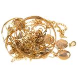 MISCELLANEOUS GOLD JEWELLERY, TO INCLUDE VARIOUS RINGS, LOCKETS, CHAINS, BRACELETS, BANGLES AND