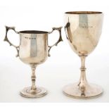 AN EDWARD VII TWO HANDLED SILVER TROPHY CUP, 12.5CM H, BIRMINGHAM 1905 AND A SILVER GOBLET, 8OZS