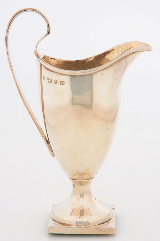 A VICTORIAN SILVER CREAM JUG OF PLAIN HELMET SHAPE, ON SQUARE FOOT, 14CM H, BIRMINGHAM 1897, LOADED