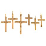 THREE 9CT GOLD GOLD CROSSES, A GOLD CROSS, MARKED 375, AND TWO OTHERS IN GOLD, UNMARKED, 8.2G++