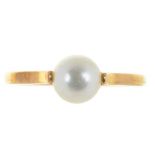 A CULTURED PEARL RING IN 9CT GOLD, MAKER'S MARK CP, 2.3G, SIZE N++GOOD CONDITION