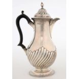 A VICTORIAN BALUSTER SILVER LIDDED JUG, SPIRALLY REEDED, 22CM H, LONDON 1888, 11OZS 10DWTS