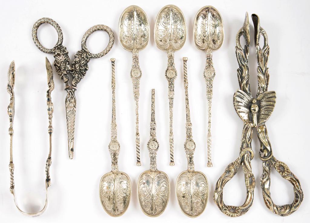 A SET OF SIX EDWARD VII SILVER COFFEE SPOONS, REPLICAS OF THE ANOINTING SPOON AND A PAIR OF SUGAR