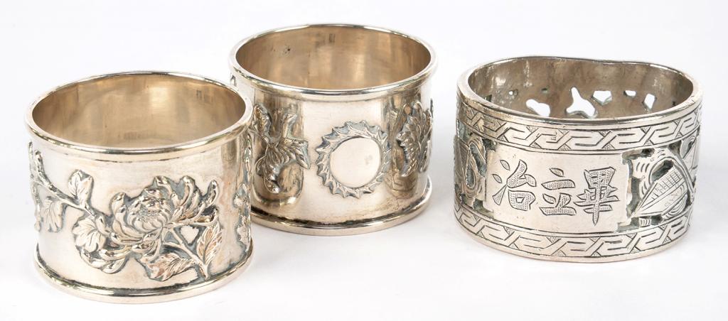 A PAIR OF CHINESE EXPORT SILVER NAPKIN RINGS, APPLIED WITH FOLIAGE, BY CSS'HAI, ALSO MARKED IN