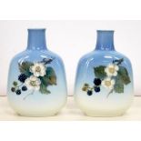 A PAIR OF ROYAL COPENHAGEN VASES, DECORATED WITH BLACKBERRIES, 14CM H, PRINTED AND PAINTED MARKS