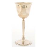 BRITANNIA STANDARD. AN ELIZABETH II SILVER WINE CUP, THE INVERTED BELL SHAPED BOWL ON TAPERED