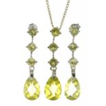A PAIR OF PERIDOT SET DROP EARRINGS IN SILVER, 37MM L AND A MATCHING PERIDOT SET PENDANT AND