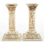 A PAIR OF VICTORIAN SILVER DWARF COLUMNAR CANDLESTICKS, THE CORINTHIAN CAPITAL ON SPIRALLY FLUTED