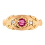 A GYPSY SET RUBY AND DIAMOND RING IN 18CT GOLD, MAKERS MARK EWS & CO, BIRMINGHAM 1918, 2.3G, SIZE