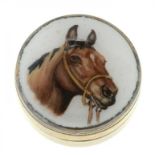 AN ELIZABETH II SILVER PILL BOX AND COVER, THE COVER INSET WITH ENAMEL OF THE HEAD OF A HORSE, 2.5CM