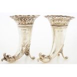 A PAIR OF EDWARD VII SILVER RHYTON SHAPED VASES, WITH PIERCED NECK AND ZOOMORPHIC TERMINAL, 14CM