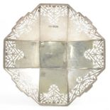 A GEORGE VI SAW PIERCED SILVER HEXAGONAL FRUIT DISH ON PIERCED FEET, 19CM W, SHEFFIELD 1938, 8OZS