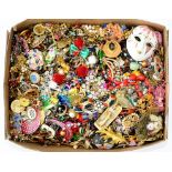 MISCELLANEOUS COSTUME JEWELLERY