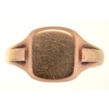 A 9CT GOLD SIGNET RING, BIRMINGHAM 1944, 4.3G, SIZE R++GOOD CONDITION