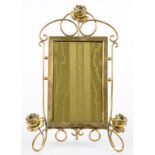 AN EARLY 20TH C BRASS WIREWORK PHOTOGRAPH FRAME, 28CM H