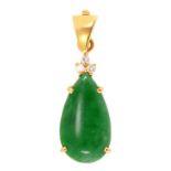 A DIAMOND AND GREEN STONE PENDANT IN GOLD, MARKED 750, 30MM, 3.75G++GOOD CONDITION