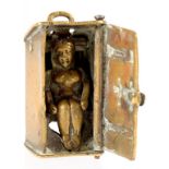 A RISQUÈ BRASS LADY-IN-A-PRIVET NOVELTY CIGAR CUTTER, 3CM H, LATE 19TH C