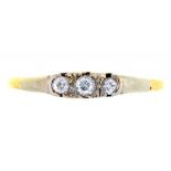 A THREE STONE GEM SET RING IN GOLD, MARKED 18CT & PLAT, 1.6G, SIZE Q++GOOD CONDITION