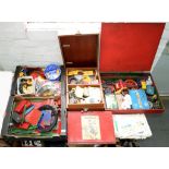 AN EXTENSIVE COLLECTION OF MECCANO, MAINLY RED AND GREEN WITH ACCESSORIES, IN SEVERAL BOXES