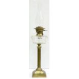 AN EDWARDIAN BRASS COLUMNAR OIL LAMP, WITH CUT GLASS FOUNT AND BRASS BURNER, 47CM H EXCLUDING