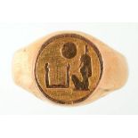 A GOLD SIGNET RING, 4.45G, SIZE R++MARKS RUBBED