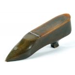 AN EARLY VICTORIAN CARVED HORN AND PIQUÈ LADY'S SHOE NOVELTY SNUFF BOX, 11CM L