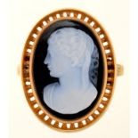 A HARDSTONE CAMEO RING IN GOLD, UNMARKED, 6.2G, SIZE P++GOOD CONDITION