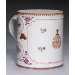 A CHINESE ARMORIAL FAMILLE ROSE MUG, QING DYNASTY, QIANLONG PERIOD with gilt wheatsheaf crest and 'E