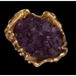 AN ORGANIC FORM NATURAL AMETHYST DRUSY RING drusy 30 x 25mm, in gold, marked 18ct, 28.6g, size M++