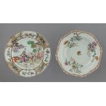 TWO CHINESE EXPORT PORCELAIN FAMILLE ROSE PLATES, QING DYNASTY, QIANLONG PERIOD 23cm diam++Round