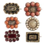 FIVE GOLD MOURNING BROOCHES AND ANOTHER, ALL ENGLISH, EARLY 19TH C comprising enamel, coral, split