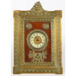 AN ORNATE LATE 19TH C BRASS AND OAK STRUT TIMEPIECE WITH BRITISH UNITED CLOCK CO MOVEMENT, 26CM H,